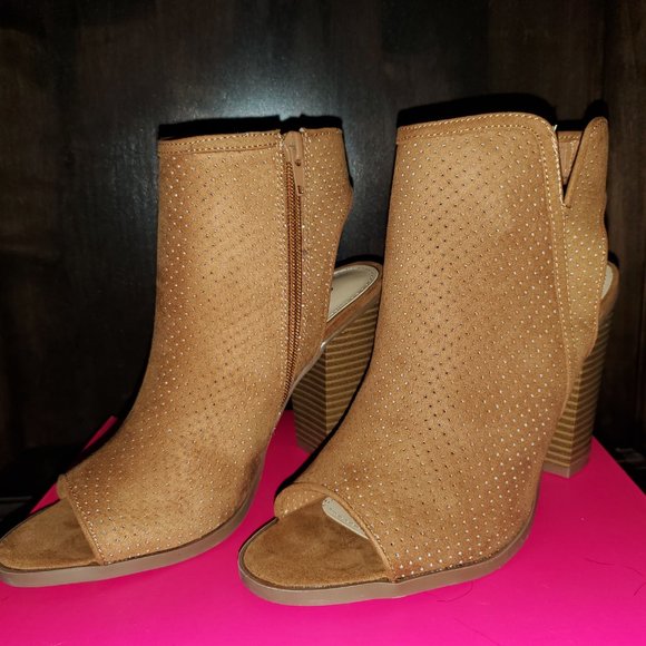 2/$35 Perforated faux-suede chucky block heel, 8 "miranda" - Picture 5 of 6